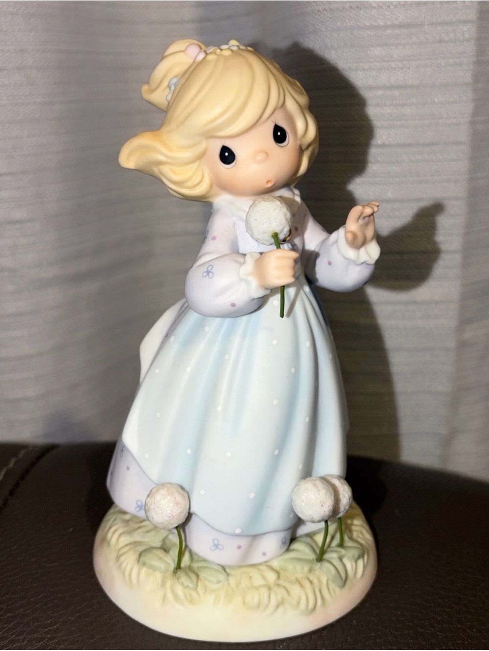 Precious Moments® 2001 "Nearer To The Heart Of God" Figurine #890731